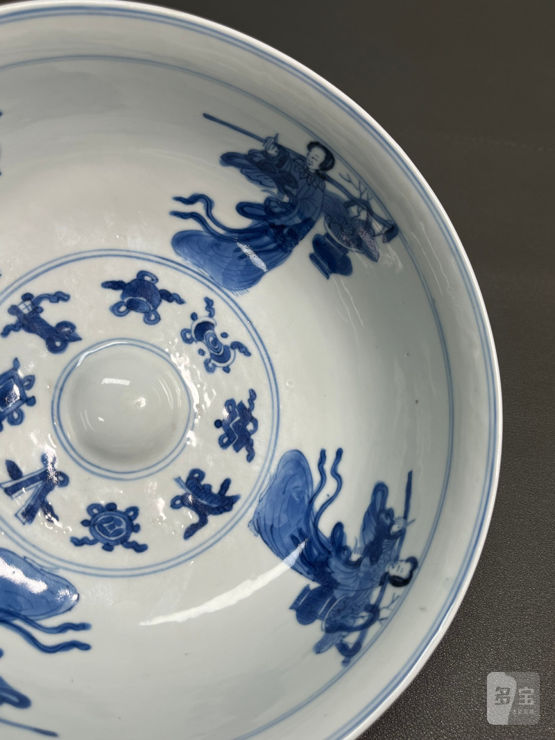 清康熙   青花浮雕回纹外折枝四季花卉内“麻姑献寿”图馒头心碗（一对） - 图10